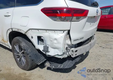 2017 Toyota Highlander Xle z USA, uszkodzony, nr VIN 5TDJZRFH4HS453655